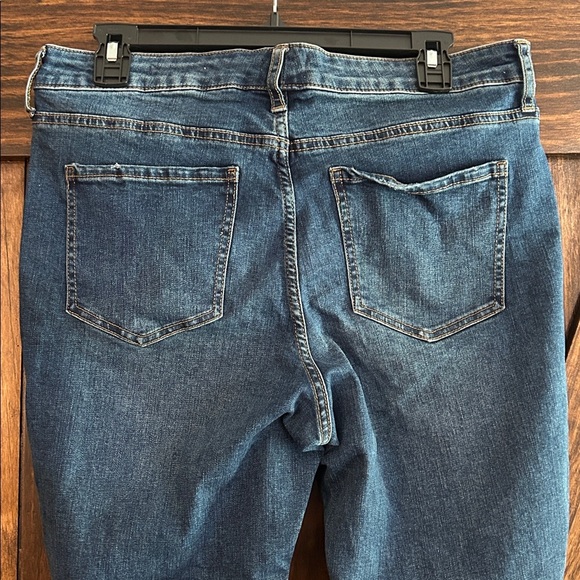 Wonderly Denim Blue Jeans - Picture 5 of 9